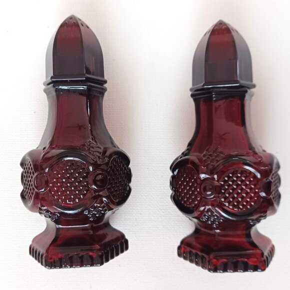 Vintage Avon Cape Cod Ruby Glass Salt and Pepper Shakers 1978 - Picture 2 of 6